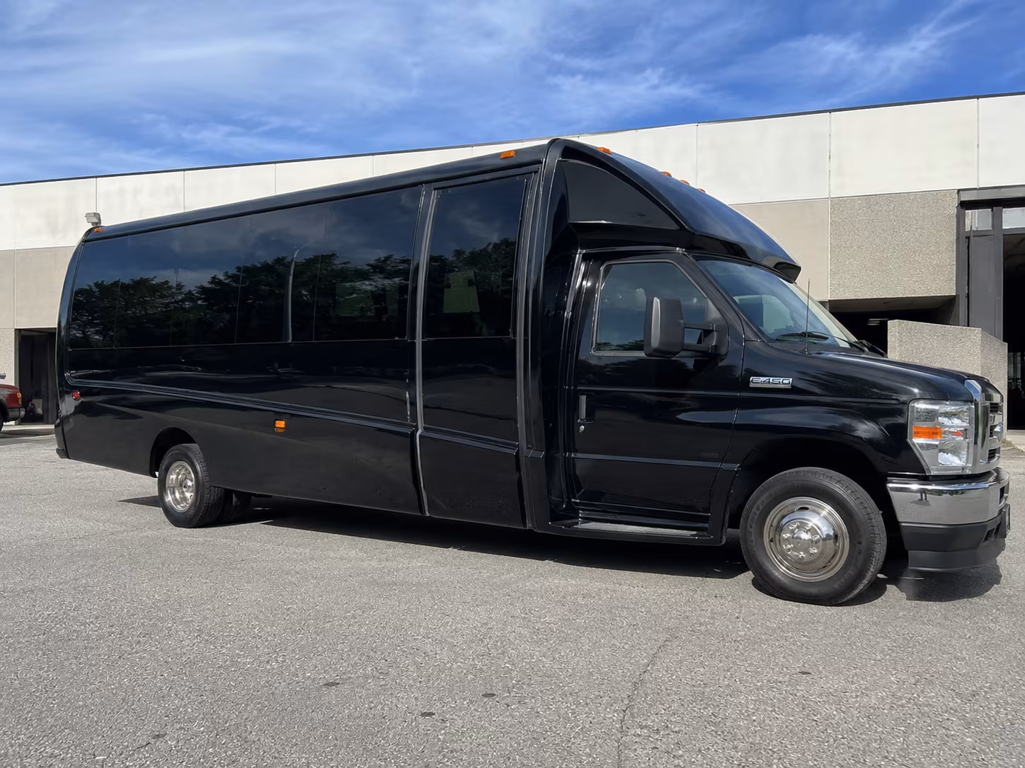 independence airport shuttle bus rentals for private groups